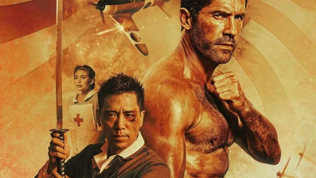 Das Filmplakat für „Prisoner of War“ mit Scott Adkins vor Kriegsszenen.