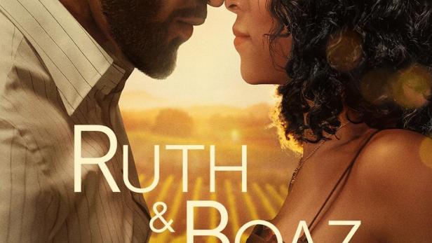 Das Filmplakat für „Ruth & Boaz“ zeigt ein Paar, das sich liebevoll gegenübersteht.