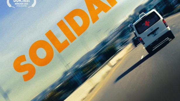 Das Filmplakat zu „Solidarity“ zeigt einen Krankenwagen auf einer Landstraße.