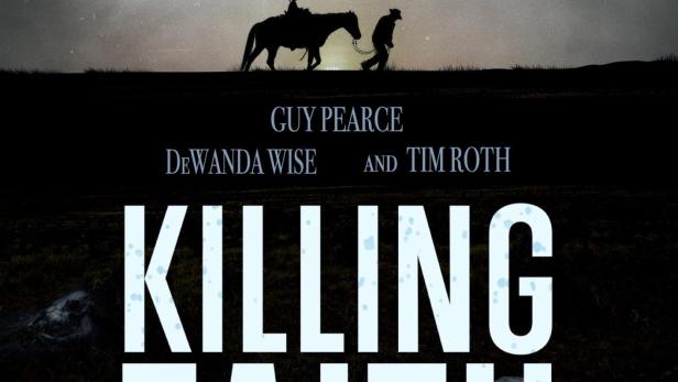 Das Filmplakat für „Killing Faith“ zeigt eine düstere Szene mit einem Reiter und einem Mann zu Fuß.