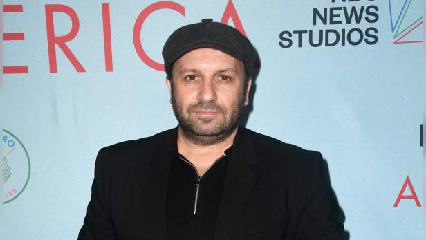 Brad Everett Young bei einem Fototermin.