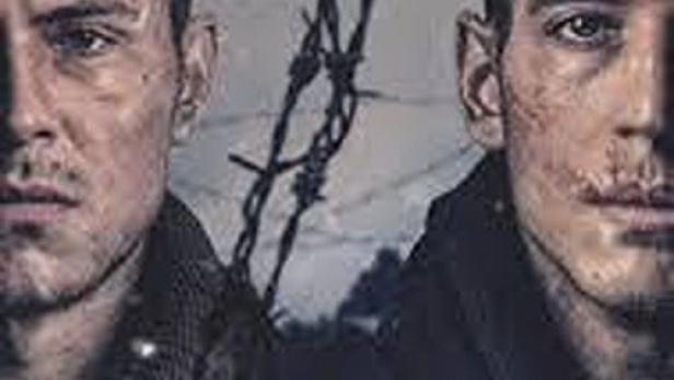 Das Filmplakat für „La Tregua“ zeigt zwei Männer mit Narben vor Stacheldraht.