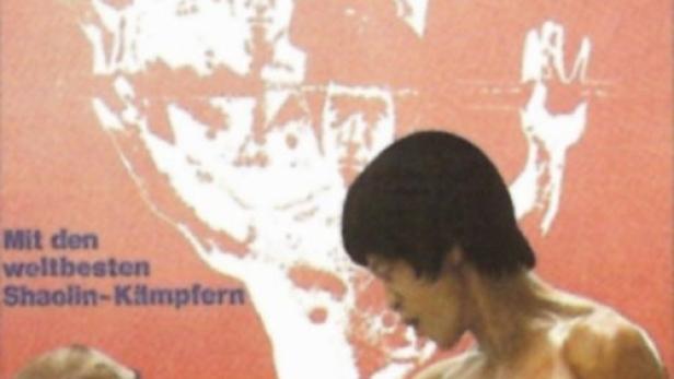 Das Cover des Films „Die Rache der Todeskralle“ zeigt eine Kampfszene.