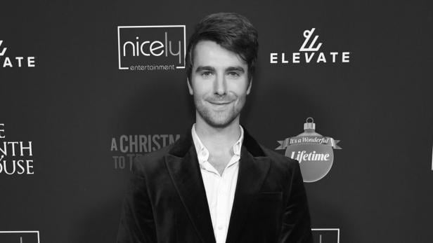 Schauspieler Mike Heslin auf einem Porträtfoto.