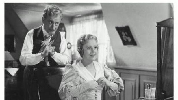 Curt Goetz und Valerie von Martens in einer Szene aus „Das Haus in Montevideo“.