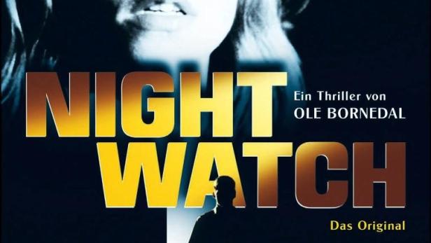 Das Filmplakat für „Nightwatch – Nachtwache“ zeigt eine verängstigte Frau und einen Nachtwächter mit einer Taschenlampe.