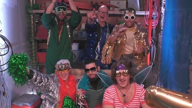 Jimi Blue Ochsenknecht, Michael Naseband, Andrej Mangold, Laura Blond, Harald Glööckler und Erik Satansbratan im TV-Container