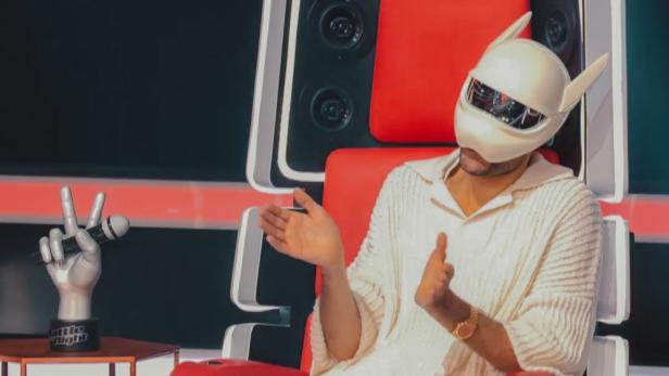 Rapper und Sänger Cro in TV-Studio