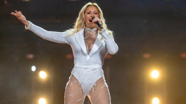 Helene Fischer auf der Bühne im Rampenlicht