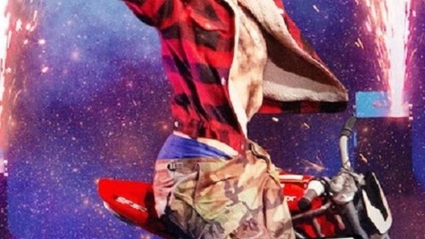 Natalie Palamides: Nate - A One Man Show