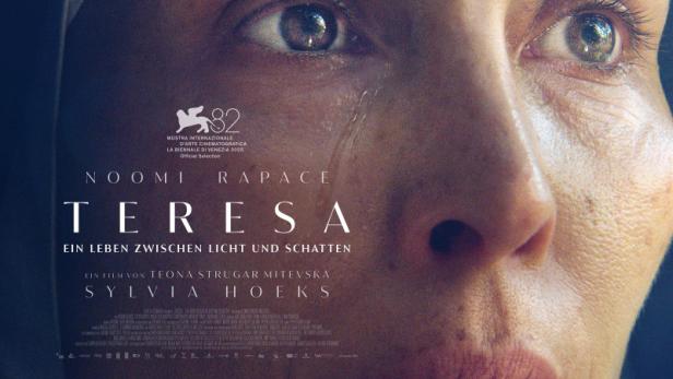 Gesicht einer weinenden Ordensschwester in Großaufnahme auf Filmplakat