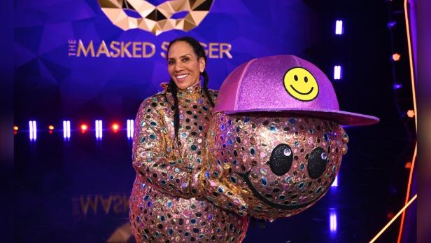 Barbara Becker bei "The Masked Singer" 2025 in Smiley-Kostüm