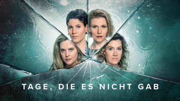 Köpfe der vier Hauptdarstellerinnen auf zerbrochener Eisfläche gespiegelt