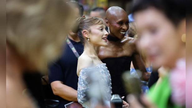 Ariana Grande und Cynthia Erivo mit Premierenpublikum