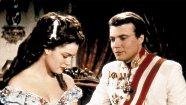 Romy Schneider als Kaiserin Sissi neben Karlheinz Böhm als Franz Joseph