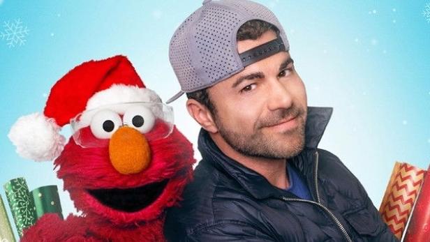 Elmo and Mark Rober's Merry Giftmas