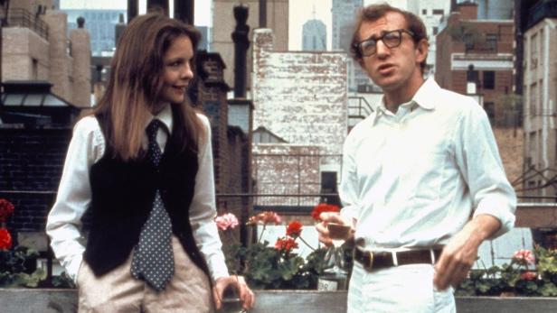 Diane Keaton und Woody Allen trinkend auf einem New Yorker Dach