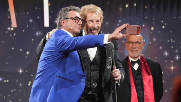 Hans Sigl schießt Selfie mit Thomas Gottschalk