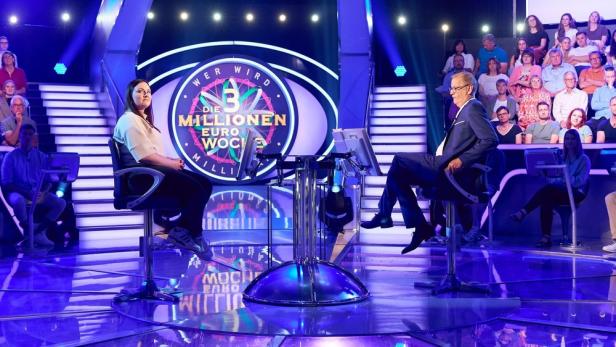 Günther Jauch und Kandidatin im "Wer wird Millionär?"-Studio