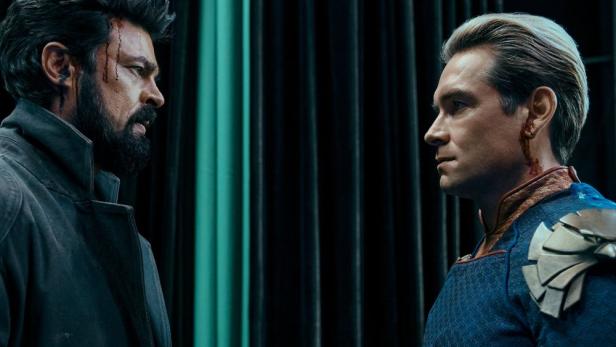 Butcher (Karl Urban, l.) und Homelander (Antony Starr) stehen einander gegenüber