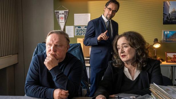 Axel Prahl und Jan Josef Liefers mit Mechthild Großmann in ihren Tatort-Rollen