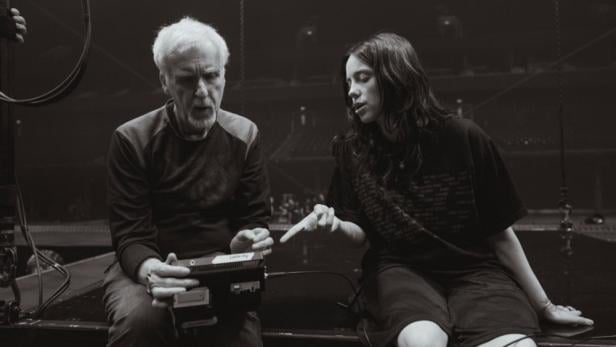 James Cameron und Billie Eilish begutachten Equipment für ihren Konzertfilm