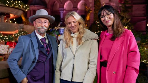 Promi-Gast Larissa Marolt und Expertin Heide Rezepa-Zabel mit Horst Lichter in Weihnachts-Deko