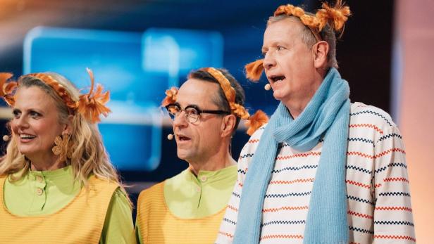 Barbara Schöneberger, Jan Josef Liefers, Günther Jauch in Quizshow im Pippi-Langstrumpf-Look