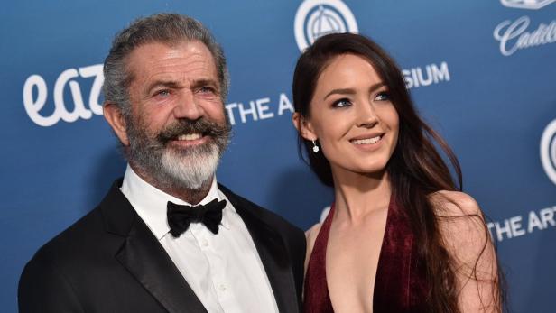 Porträtfoto von Mel Gibson und Rosalind Ross