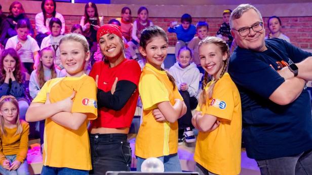 Elton und Breakdancerin Jilou mit Kindern