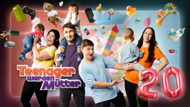 Zwei junge Paare mit ihren kleinen Kindern