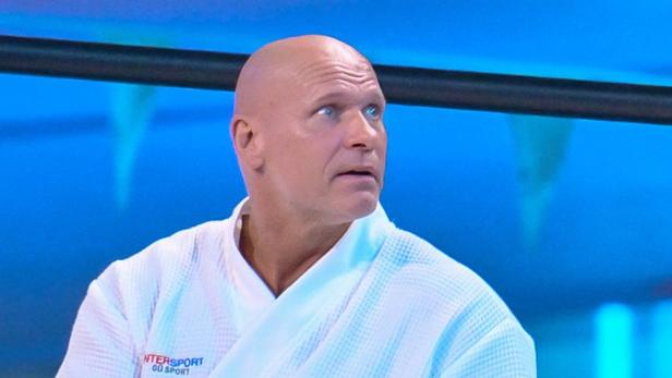 Thorsten Legat in Schwimmhalle