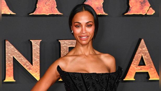 Porträtfoto von Zoë Saldaña bei Pressetermin