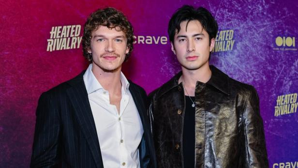 Seriendarsteller Connor Storrie und Hudson Williams bei Pressetermin