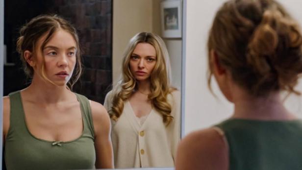 Sydney Sweeney und Amanda Seyfried in ihren Filmrollen bei "The Housemaid"
