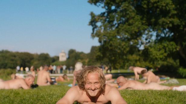 Maximilian Brückner auf FKK-Wiese im Englischen Garten