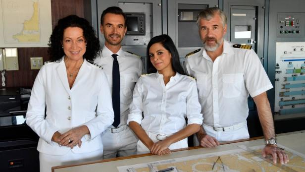 Gruppenbild der "Traumschiff"-Crew