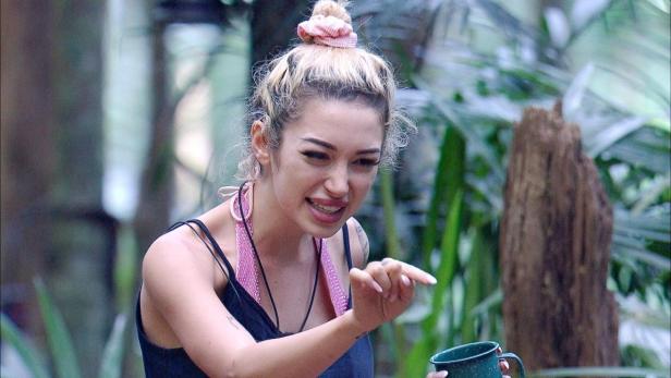 Dschungelcamperin Ariel in Wortgefecht