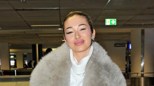 Reality-Star Ariel am Flughafen fotografiert