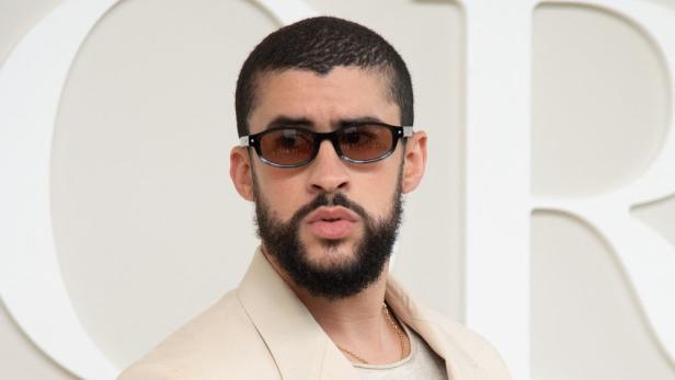 Porträtfoto mit Sonnenbrille von Bad Bunny