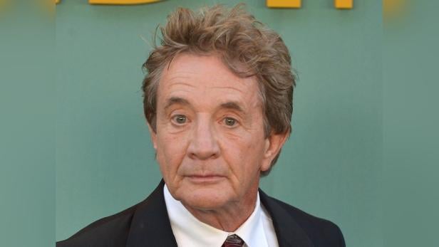 Porträtfoto von ernst blickendem Martin Short