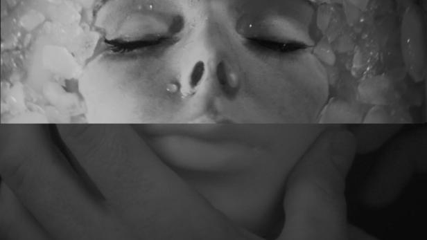 Das Mädchen mit den zwei Gesichtern