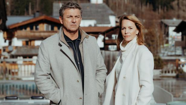 Hans Sigl als Bergoktor mit Simone Hanselmann als dessen Ex-Partnerin