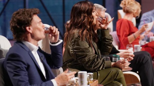 Judith Williams und Carsten Maschmeyer testen gesunde Shots