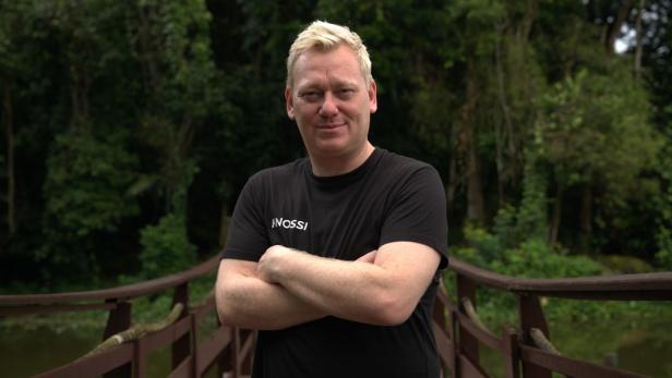 Jens Knossalla alias Knossi posiert für Drehstartfoto