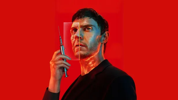 Evan Peters mit der Beauty-Spritze