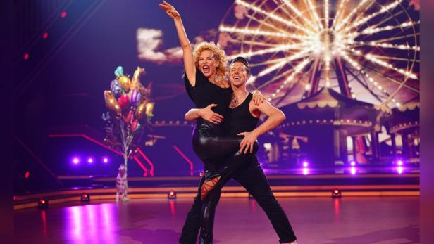 Sonya Kraus und Valentin Lusin tanzen Charleston