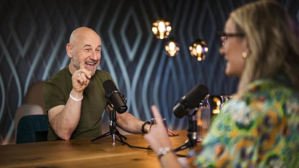  Monika Gruber und Roland Düringer im Gespräch