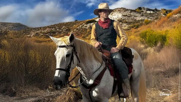 Alban Lenoir als Serienheld Lucky Luke