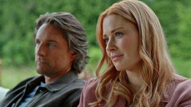Martin Henderson als Jack Sheridan und Alexandra Breckenridge als Melinda Monroe